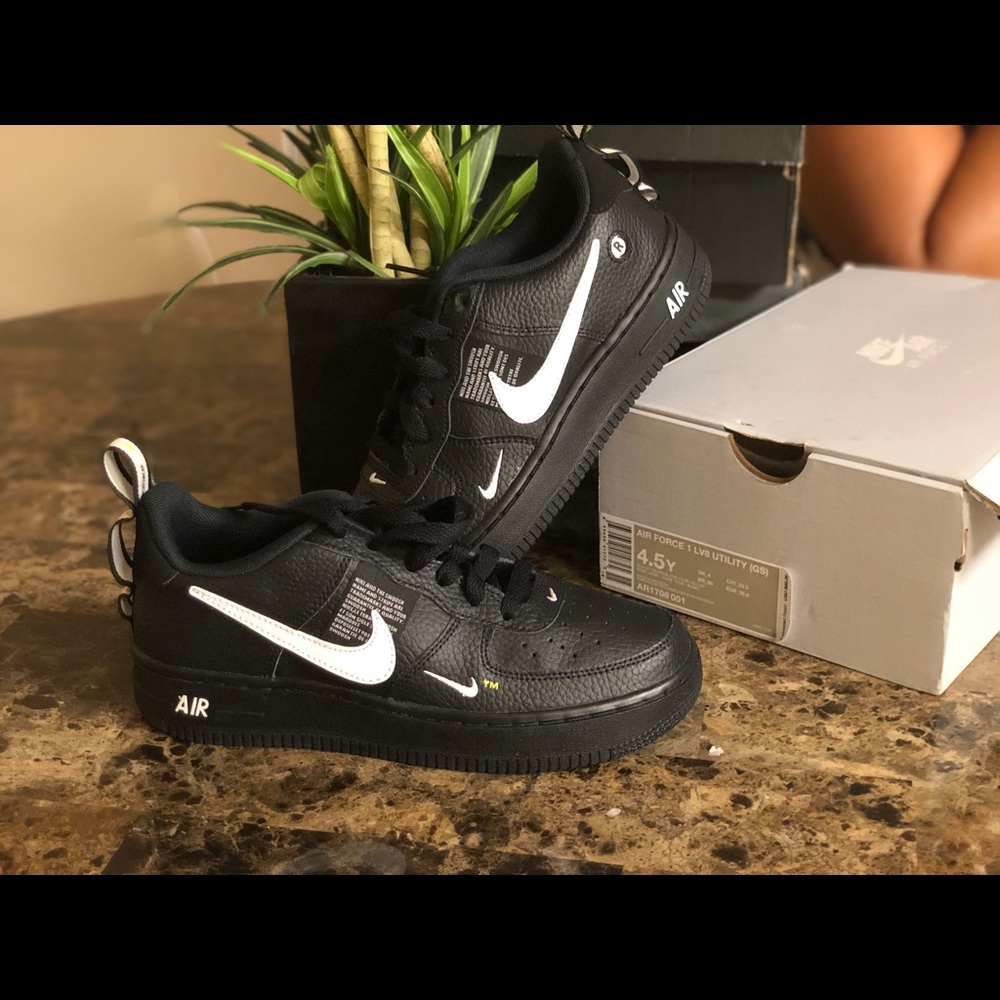 Air Force 1 LV8 Utility (GS)  4.5Y